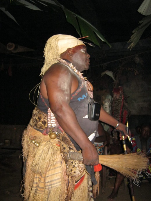Dipingou, père spirituel de Maître Ghetsotso, en cérémonie